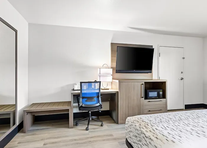 Hotel Surestay By Western Airport