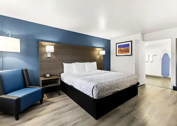 Hotel Surestay By Western Airport 3*