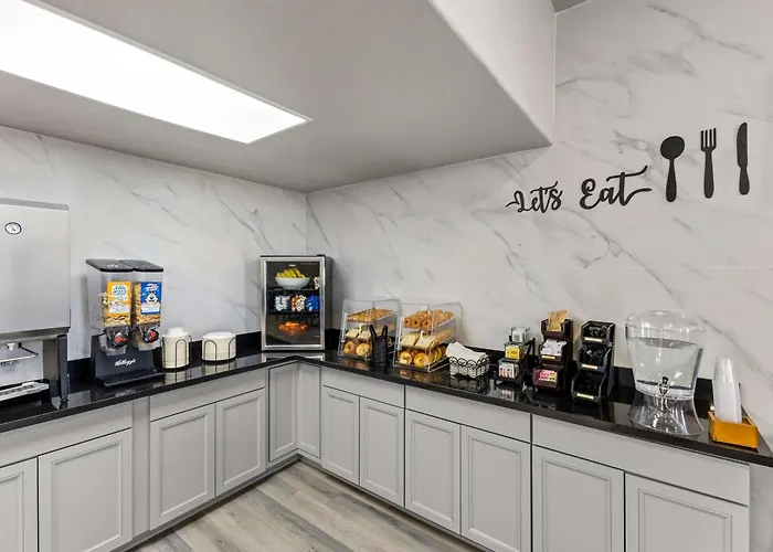 Hotel Surestay By Western Airport