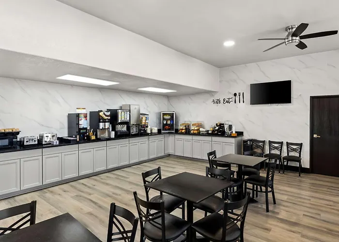 Hotel Surestay By Western Airport 3*