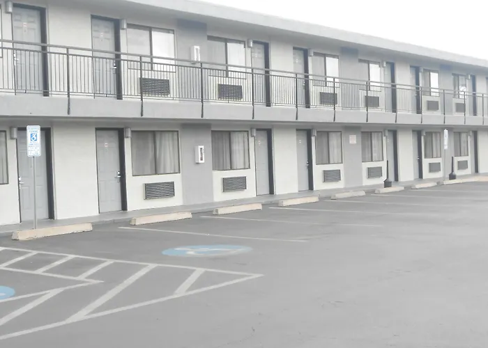 Hotel Surestay By Western Airport
