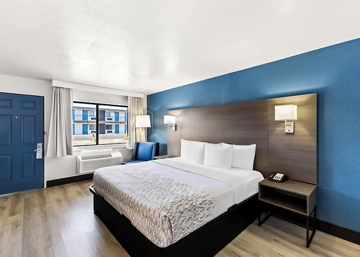 Hotel Surestay By Western Airport 3*