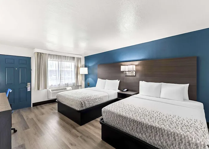 Hotel Surestay By Western Airport 3*
