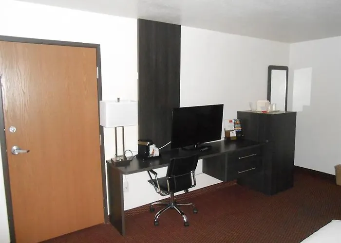 Hotel Surestay By Western Airport